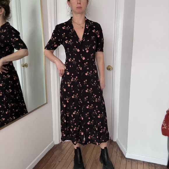 Reformation Dresses & Skirts - Reformation Black Floral Midi Dress